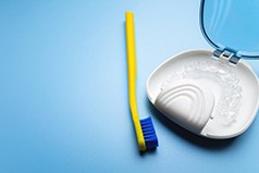 Clear aligner with toothbrush and case