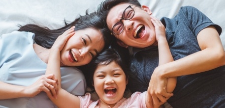 Family with healthy smiles thanks to preventive dentistry