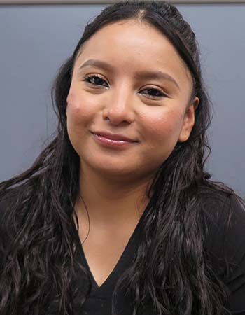 Dental assistant Ana