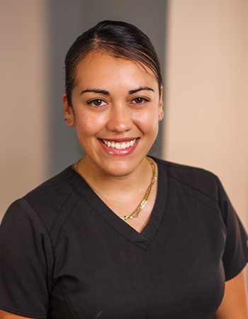 Dental assistant Lizette